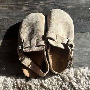 SHEIN Tan Kids Slippers